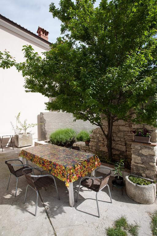 Holiday Home Mihovilovic Premantura Oda fotoğraf